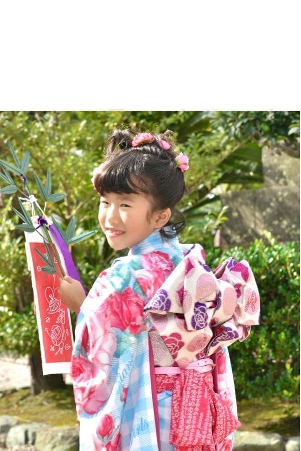 千歳飴を持って