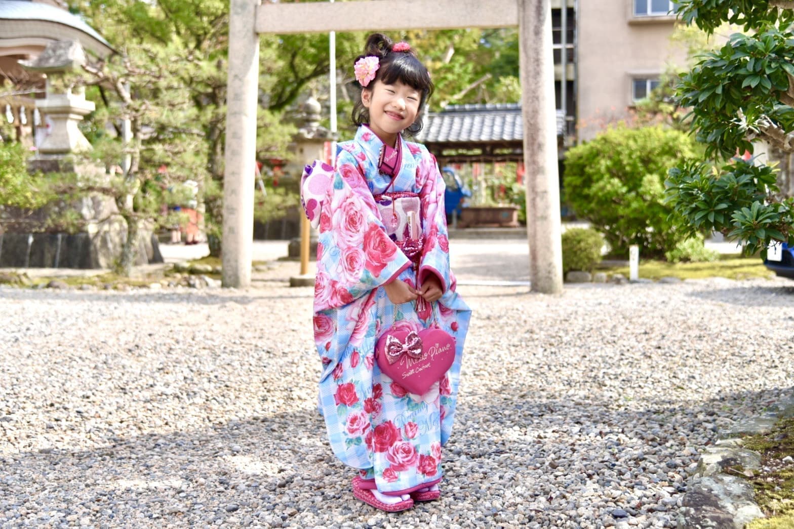 お詣り前にわくわくの顔