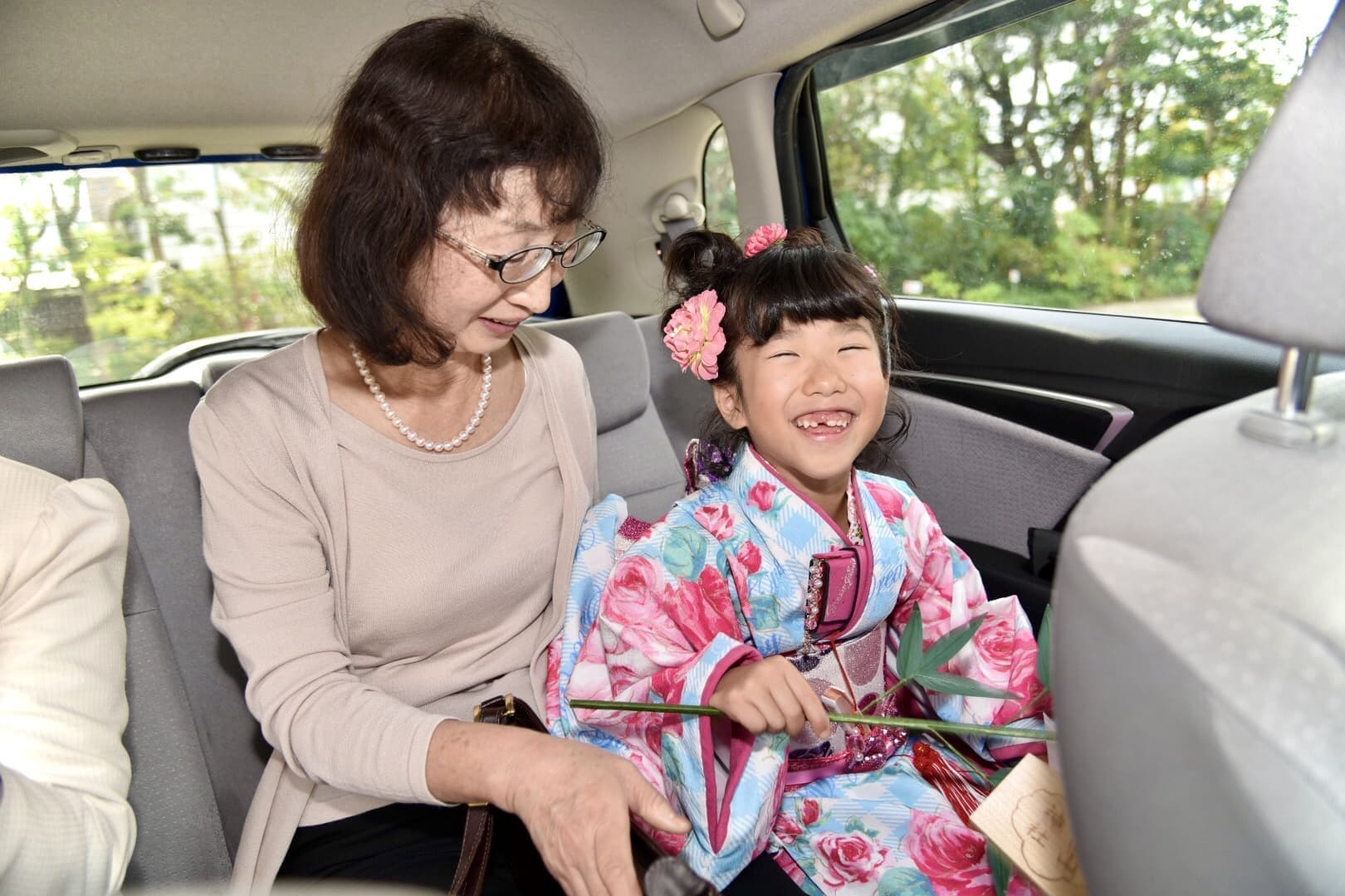 お詣りにレッツゴーです